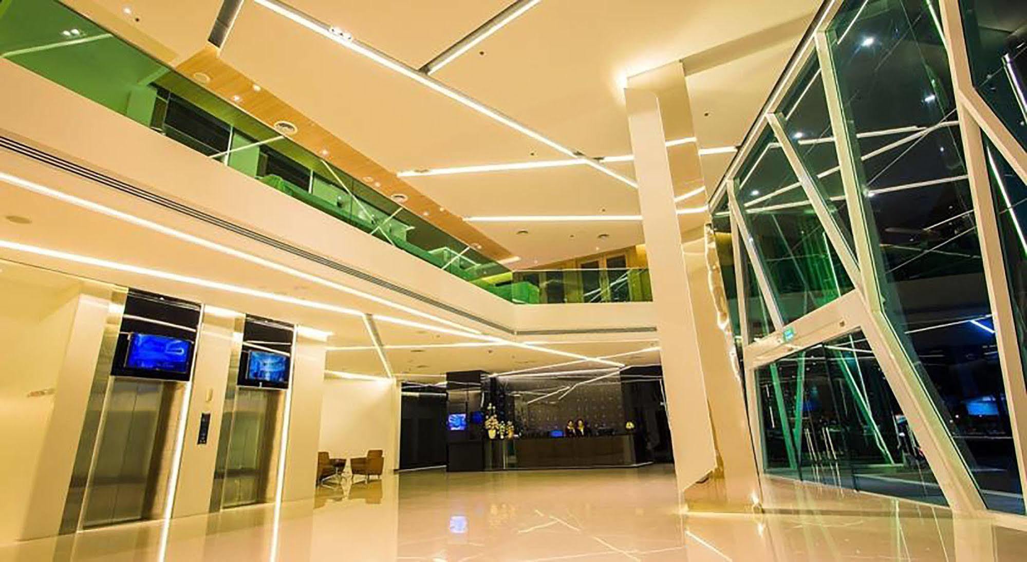Crystal Hotel هات ياي المظهر الخارجي الصورة