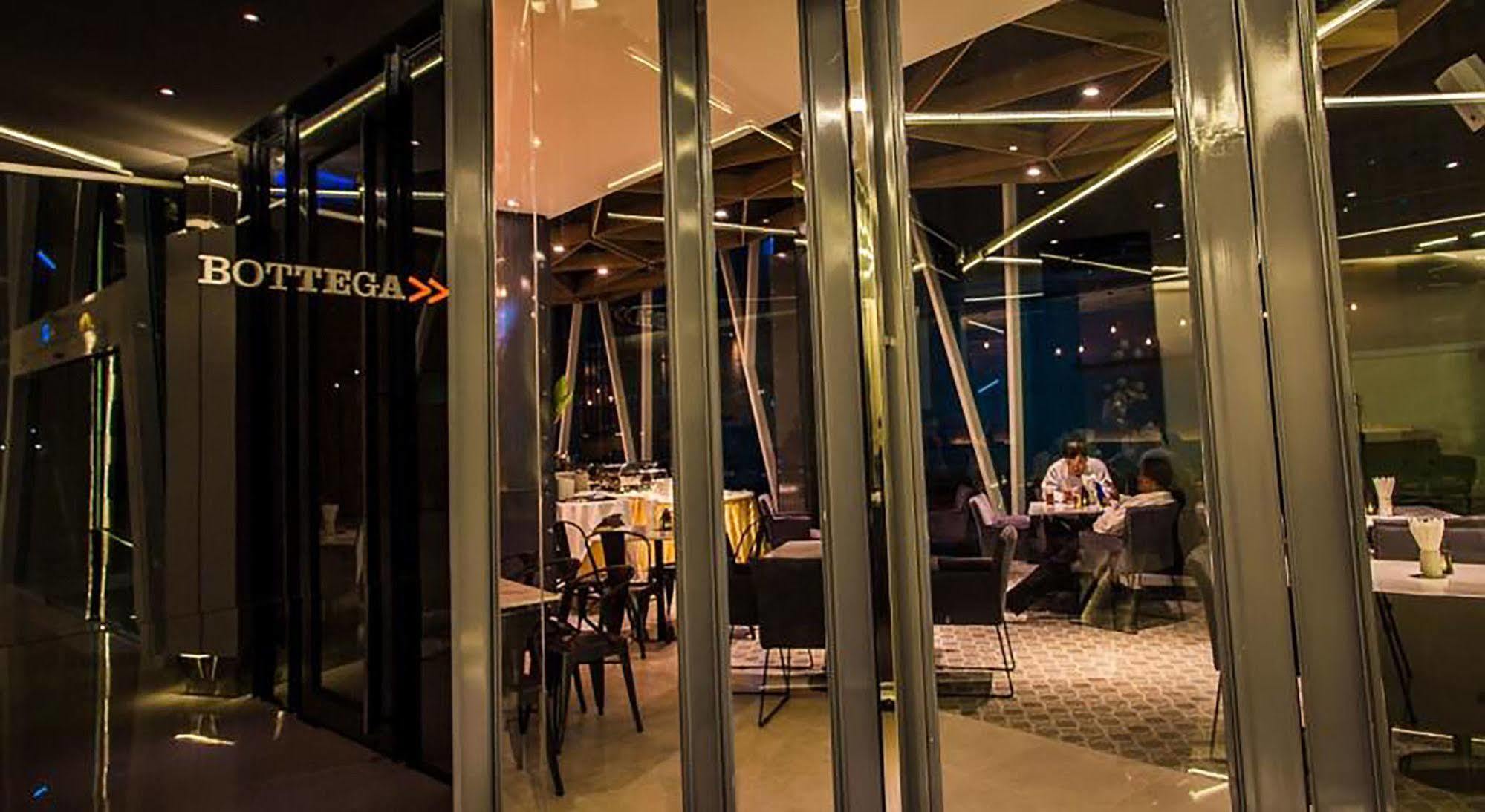 Crystal Hotel هات ياي المظهر الخارجي الصورة